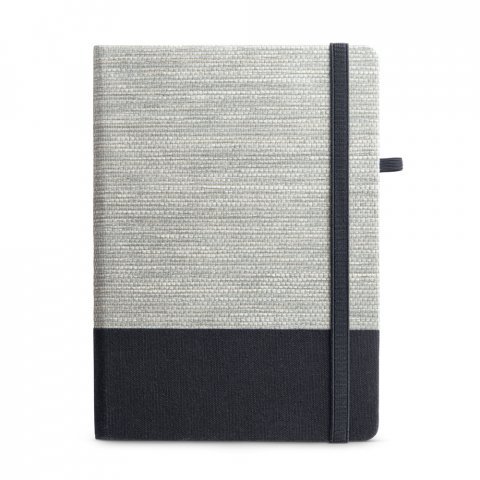 ROUSSEAU II. Caderno A5 de capa dura em palha e algod&atilde;o canvas, com p&aacute;ginas pautadas - Preto