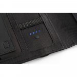 ELEVATE A5 FOLDER. Pasta A5 em 300D poli&eacute;ster 100% reciclado com carregador por indu&ccedil;&atilde;o embutido (5.000 mAh) e bloco com p&aacute;ginas pautadas - Preto