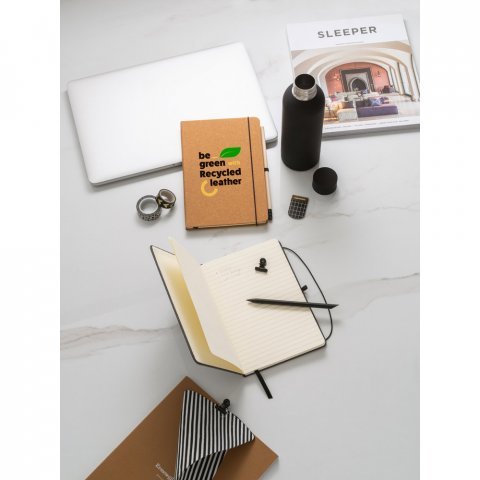 MATISSE II. Caderno A5 de capa dura em couro 70% reciclado com p&aacute;ginas pautadas