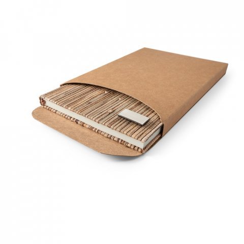 NERUDA II. Caderno A5 de capa dura em palha natural com p&aacute;ginas pautadas recicladas - Natural