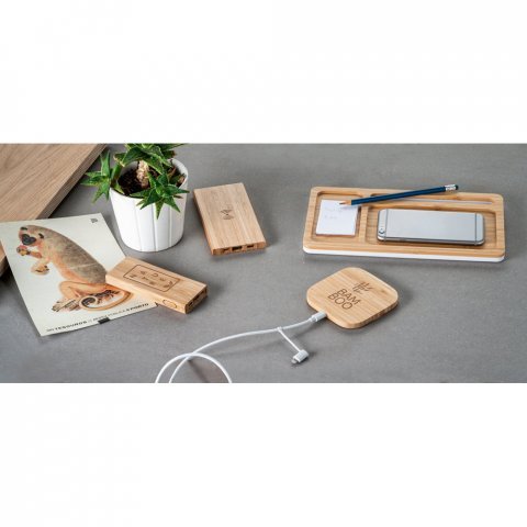 KOHN 5.0. Bateria port&aacute;til em bambu (5.000 mAh)