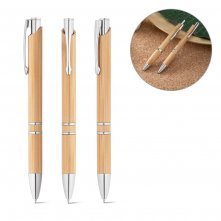 BETA BAMBOO. Caneta esferogr&aacute;fica em bambu com escrita em azul
