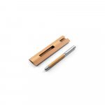 ELYSIA. Caneta roller em a&ccedil;o inox 90% reciclado e bambu com escrita em azul - Natural