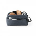 REPURPOSE BAG. Bolsa de cosm&eacute;ticos em poli&eacute;ster reciclado 600D - Azul
