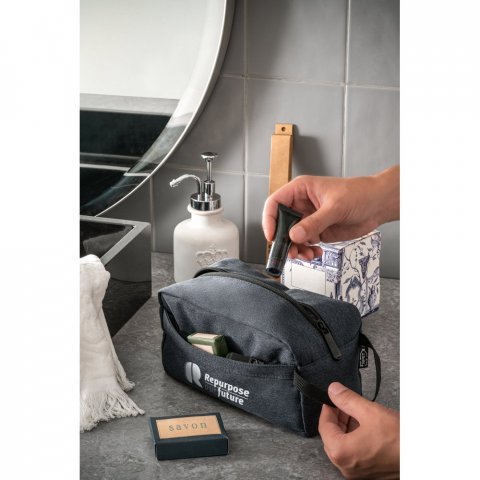 REPURPOSE BAG. Bolsa de cosm&eacute;ticos em poli&eacute;ster reciclado 600D
