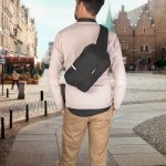 DELFOS. Mochila &agrave; tiracolo em poli&eacute;ster reciclado 300D e poli&eacute;ster reciclado 600D com elementos refletores