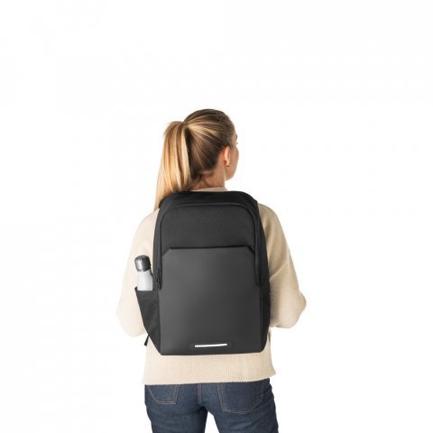 BELFAST. Mochila (20 L) 2 em 1 com bolsa t&eacute;rmica (4.5L) inclusa que permite a sua utiliza&ccedil;&atilde;o em conjunto ou separado - Preto