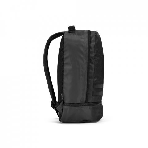 MANCHESTER. Mochila em poli&eacute;ster reciclado 290T e sarja com compartimento para sapatos (25 L) - Preto