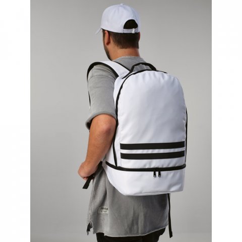MANCHESTER. Mochila em poli&eacute;ster reciclado 290T e sarja com compartimento para sapatos (25 L) - Branco