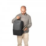 DOUALA. Mochila para notebook (15.6") em 300D 2Tone de alta densiade 2Tone em nylon (17 L) - Preto
