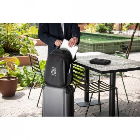YANGON BPACK. Mochila antirroubo com bolso para notebook (17.3"), em poli&eacute;ster reciclado 600D twill, resistente &agrave; &aacute;gua (20 L)