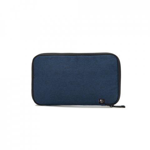 NEWCASTLE BAG. Bolsa organizadora em poli&eacute;ster reciclado 600D de alta densidade com compartimento principal espa&ccedil;oso - Azul