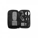 NEWCASTLE BAG. Bolsa organizadora em poli&eacute;ster reciclado 600D de alta densidade com compartimento principal espa&ccedil;oso - Azul