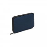 NEWCASTLE BAG. Bolsa organizadora em poli&eacute;ster reciclado 600D de alta densidade com compartimento principal espa&ccedil;oso - Azul