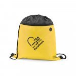 COLMAR. Sacola tipo mochila em 210D com bolso frontal com z&iacute;per e sa&iacute;da para fones - Amarelo