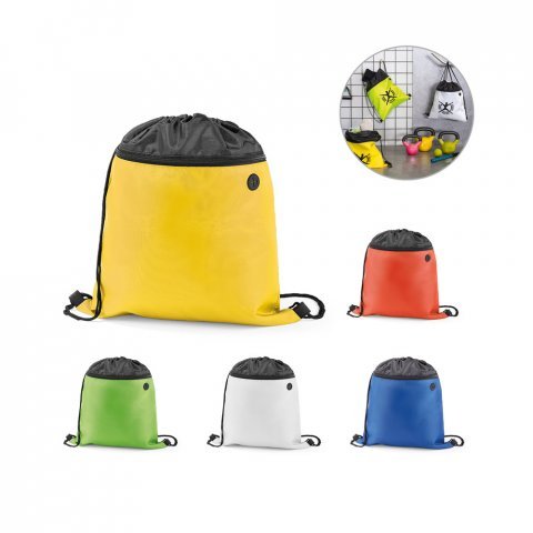 COLMAR. Sacola tipo mochila em 210D com bolso frontal com z&iacute;per e sa&iacute;da para fones