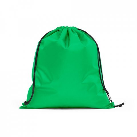 PEMBA. Sacola tipo mochila em poli&eacute;ster reciclado 190T, produzida a partir de pl&aacute;stico reciclado - Verde