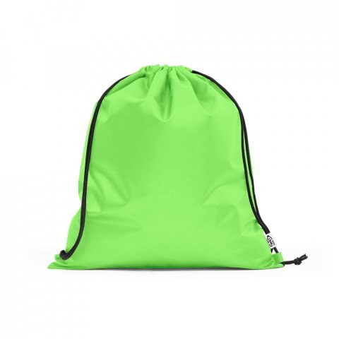 PEMBA. Sacola tipo mochila em poli&eacute;ster reciclado 190T, produzida a partir de pl&aacute;stico reciclado - Verde claro