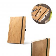 BUARQUE A5. Caderno A5 de capa e contracapa em placa de bambu e lombada em PET 100% reciclado, com p&aacute;ginas pautadas recicladas