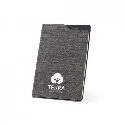 LOBATO. Caderno A5 de capa dura em tecido PET 100% reciclado, com p&aacute;ginas pautadas recicladas - Cinza escuro