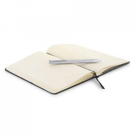 MORAES. Conjunto composto por 1 caderno e 1 caneta esferogr&aacute;fica. Caderno A5 com 160 p&aacute;ginas pautadas e caneta esferogr&aacute;fica com escrita em azul - Cinza claro