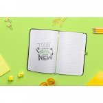 CORBIN. Caderno A5 de capa dura em c.sint&eacute;tico, com p&aacute;ginas pautadas