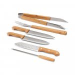 BOTTURA. Kit churrasco em estojo de bambu com 6 pe&ccedil;as em a&ccedil;o inox e bambu - Natural