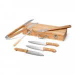 BOTTURA. Kit churrasco em estojo de bambu com 6 pe&ccedil;as em a&ccedil;o inox e bambu - Natural