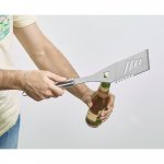 MACE. Kit churrasco em estojo de alum&iacute;nio com luva de cozinha em poli&eacute;ster e 6 utens&iacute;lios em a&ccedil;o inox - Cromado satinado