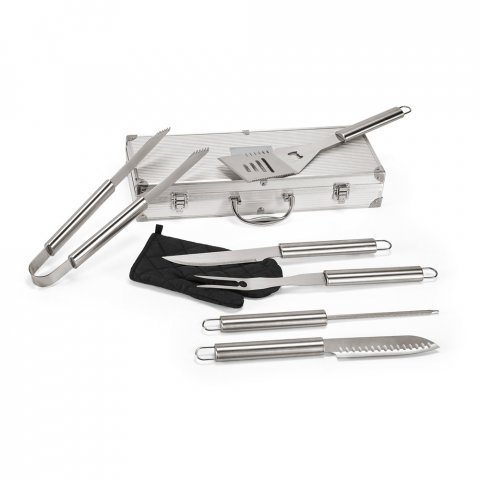 MACE. Kit churrasco em estojo de alum&iacute;nio com luva de cozinha em poli&eacute;ster e 6 utens&iacute;lios em a&ccedil;o inox - Cromado satinado