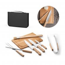 TERIYAKI. Kit churrasco em estojo de PU e 210D com t&aacute;bua em bambu e 7 utens&iacute;lios em a&ccedil;o inox e madeira de Seringueira