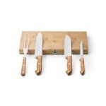 KOERPER. Kit churrasco em caixa bambu com 4 utens&iacute;lios em a&ccedil;o inox e bambu - Natural