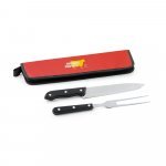 JULLEMIER. Kit churrasco em estojo de 210D com 2 utens&iacute;lios em a&ccedil;o inox e PP - Vermelho