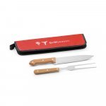 CUBAT. Kit churrasco em estojo de 210D com 2 utens&iacute;lios em a&ccedil;o inox e madeira Seringueira - Vermelho