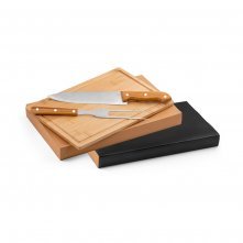 ALIOLI BOARD. Kit churrasco em caixa kraft com t&aacute;bua em bambu e 2 utens&iacute;lios em a&ccedil;o inox e bambu