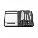 BOTALY. Kit churrasco em estojo de nylon 210D com t&aacute;bua em PP e 5 utens&iacute;lios em a&ccedil;o inox e PP - Preto