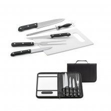 BOTALY. Kit churrasco em estojo de nylon 210D com t&aacute;bua em PP e 5 utens&iacute;lios em a&ccedil;o inox e PP
