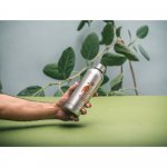 ODIN METTALIC. Garrafa em a&ccedil;o inox 90% reciclado de parede dupla t&eacute;rmica, isolada a v&aacute;cuo (550 mL)