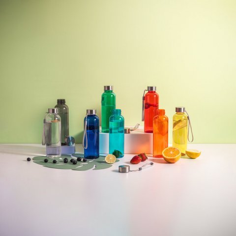 ENDERS. Squeeze em PET 100% reciclado com pega em corda (580 mL)