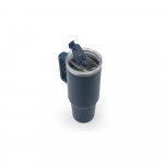 JOYNER XL. Copo de viagem de grande dimens&atilde;o em a&ccedil;o inoxid&aacute;vel 91% reciclado com parede dupla isolada (1300 mL) - Azul marinho