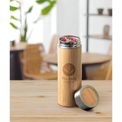 NATUREL. Garrafa em a&ccedil;o inox 90% reciclado e bambu de parede dupla t&eacute;rmica, isolada a v&aacute;cuo (430 mL)