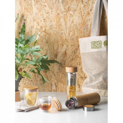 NATUREL. Garrafa em a&ccedil;o inox 90% reciclado e bambu de parede dupla t&eacute;rmica, isolada a v&aacute;cuo (430 mL)