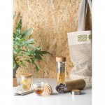 NATUREL. Garrafa em a&ccedil;o inox 90% reciclado e bambu de parede dupla t&eacute;rmica, isolada a v&aacute;cuo (430 mL)