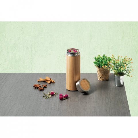 NATUREL. Garrafa em a&ccedil;o inox 90% reciclado e bambu de parede dupla t&eacute;rmica, isolada a v&aacute;cuo (430 mL)