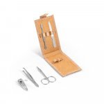 ZENA. Conjunto de manicure em corti&ccedil;a com pe&ccedil;as em a&ccedil;o inox - Natural