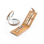 ZENA. Conjunto de manicure em corti&ccedil;a com pe&ccedil;as em a&ccedil;o inox - Natural