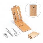 ZENA. Conjunto de manicure em corti&ccedil;a com pe&ccedil;as em a&ccedil;o inox