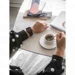 WILES. Rel&oacute;gio inteligente com bracelete em silicone e &agrave; prova de salpicos de &aacute;gua (IPX4)