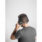 BETTENCOURT. Fones de ouvido wireless dobr&aacute;veis com ANC e autonomia de 15h, em ABS 100% reciclado - Preto