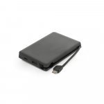 LATTES. Bateria port&aacute;til com cabo integrado, em ABS 100% reciclado (10.000 mAh) - Preto